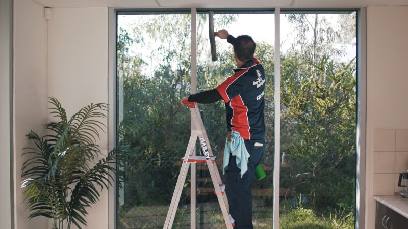 5 Tips On How To Clean Your Windows In Winter