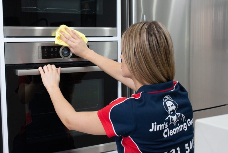 How To Clean An Oven Like a Professional